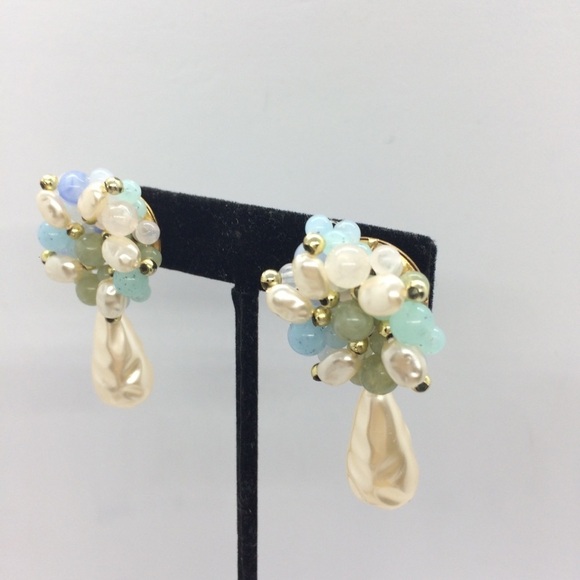 3/$30 VINTAGE 60S FAUX PEARL CLUSTER GREEN BLUE BUTTON DANGLE EARRINGS MCM - Picture 5 of 12